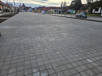 Revitalizácia spevnenej plochy na Kupeckého ulici a spevnených plôch na Zámockej ulici s implementáciou vodozádržných opatrení