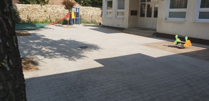 Rekonštrukcia spevnených plôch pred materskou škôlkou Záhradná 34