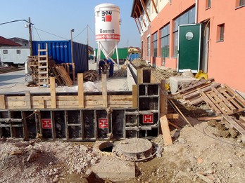 Betónový kvetináč